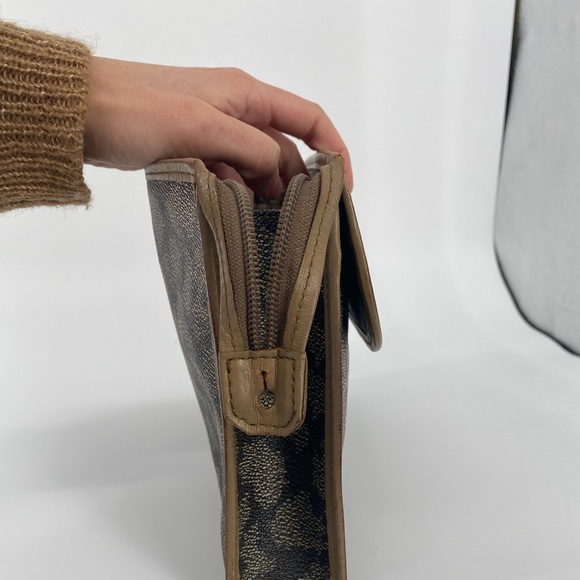 Yves Saint Laurent Clutch - Picture 7 of 10